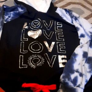 Sweatshirt oversized comfy wore maybe one time.